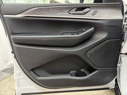 Used 2024 Jeep Grand Cherokee L Limited w/ Luxury Tech Group II image 36