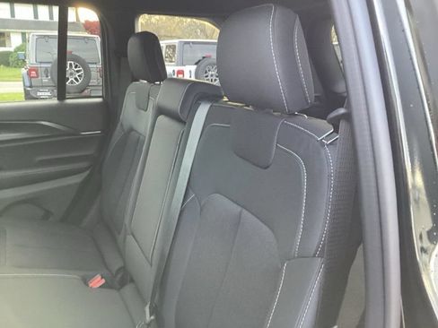 New 2025 Jeep Grand Cherokee Laredo X w/ Luxury Tech Group I AWD/4WD image 20