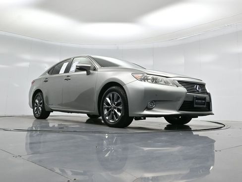 Used 2015 Lexus ES 300h image 46