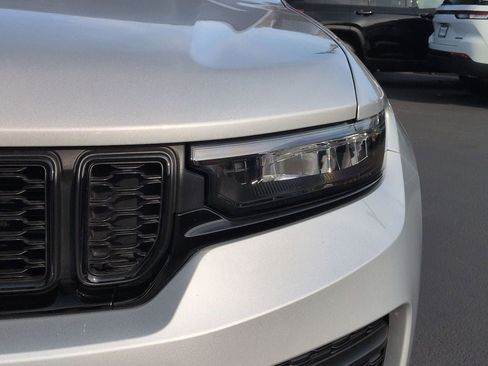 New 2025 Jeep Grand Cherokee Laredo image 10