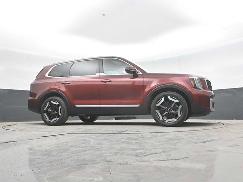 Used 2023 Kia Telluride EX w/ EX Captain's Chair Package FWD image 45
