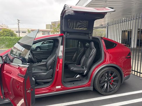 Used 2024 Tesla Model X Plaid image 5