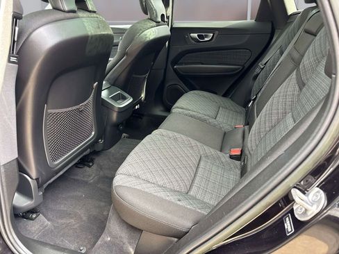 Used 2023 Volvo XC60 B5 Core AWD/4WD image 11