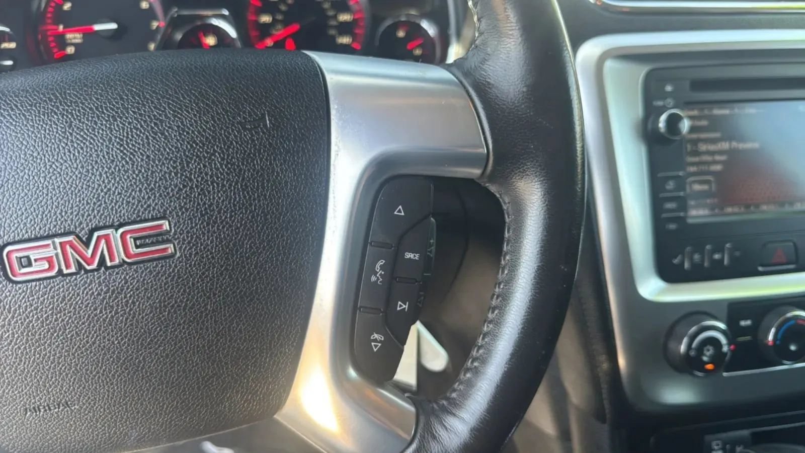 Used 2015 GMC Acadia SLE FWD image 24