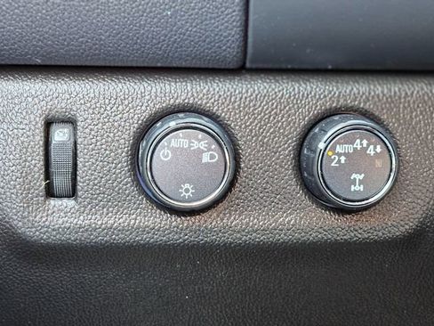 Used 2022 Chevrolet Colorado LT w/ Fleet Safety Package image 19