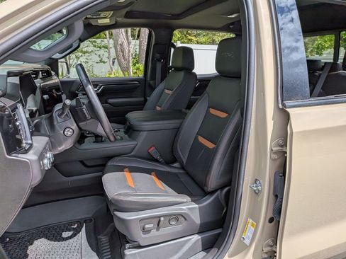 Used 2023 GMC Sierra 1500 AT4 w/ AT4 Premium Package AWD/4WD image 8
