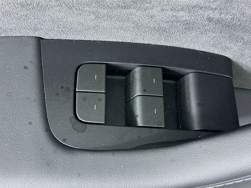 Used 2024 Tesla Model Y Long Range image 15