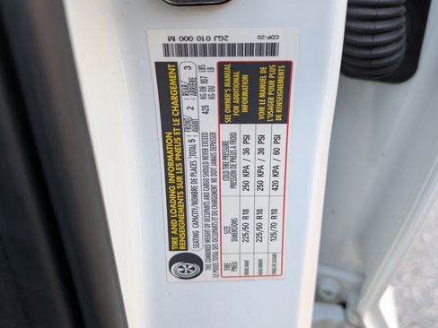 Used 2023 Volkswagen Taos SE w/ Panoramic Sunroof Package image 39