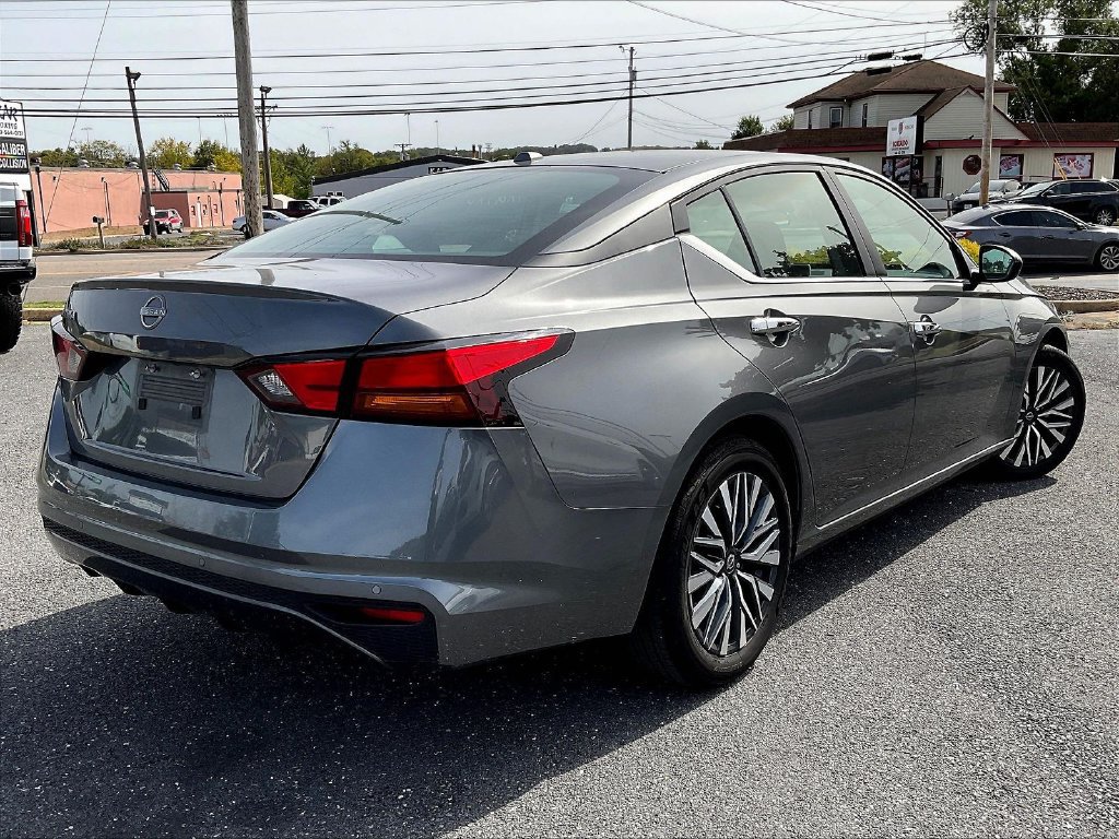 Used 2025 Nissan Altima 2.5 SV FWD image 4