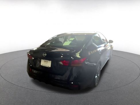Used 2025 Nissan Altima 2.5 SV FWD image 15