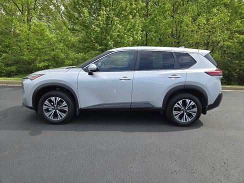 Used 2023 Nissan Rogue SV AWD/4WD image 5