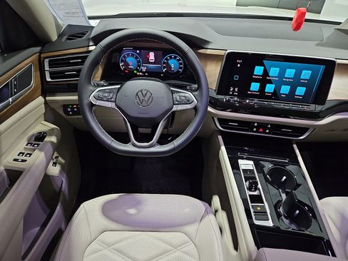 New 2026 Volkswagen Atlas SE FWD image 9