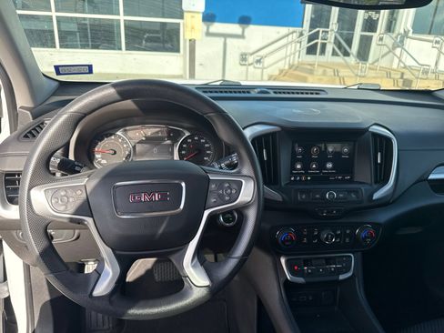Used 2022 GMC Terrain SLE w/ Driver Convenience Package FWD image 17