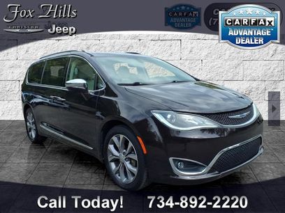 Used 2019 Chrysler Pacifica Limited w/ Tire & Wheel Group