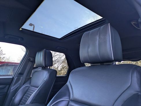 Used 2019 Land Rover Discovery HSE Luxury image 4