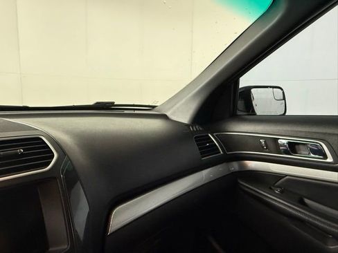 Used 2016 Ford Explorer XLT w/ Equipment Group 202A image 15