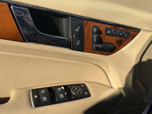 Used 2013 Mercedes-Benz E 350 4MATIC Coupe image 25