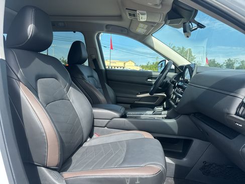 Used 2025 Nissan Pathfinder Platinum w/ Cargo Package FWD image 15