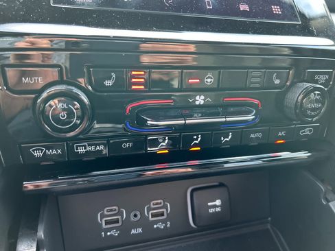 Used 2025 Jeep Grand Cherokee Altitude image 39