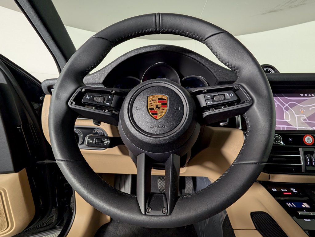 Certified 2026 Porsche Macan AWD/4WD image 36