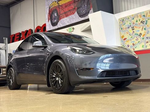 Used 2023 Tesla Model Y Long Range AWD/4WD image 40