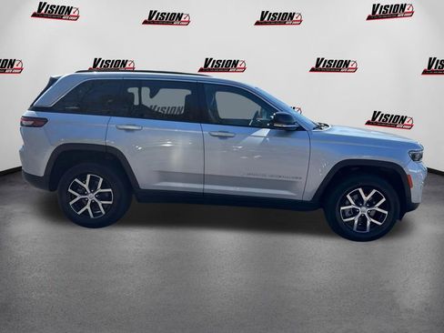 Used 2024 Jeep Grand Cherokee Limited RWD image 4