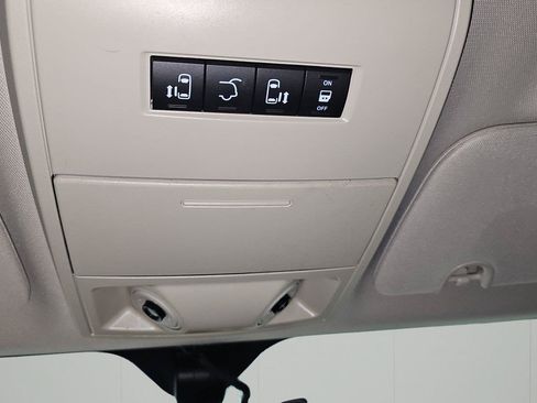 Used 2015 Chrysler Town & Country Touring-L w/ Driver Convenience Group FWD image 21