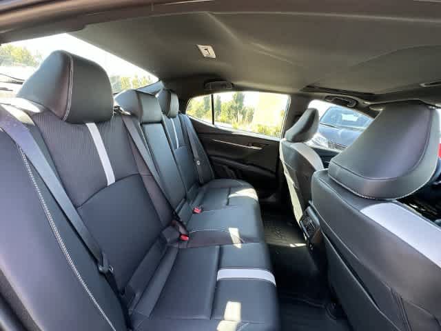Used 2025 Toyota Camry SE w/ Convenience Package FWD image 24