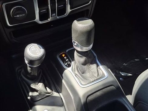 Used 2021 Jeep Gladiator Sport AWD/4WD image 12