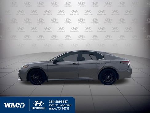 Used 2021 Toyota Camry XSE image 3