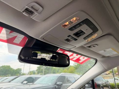 Used 2023 Toyota Sienna Limited FWD image 22