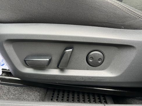 Used 2023 Nissan Rogue SV image 10