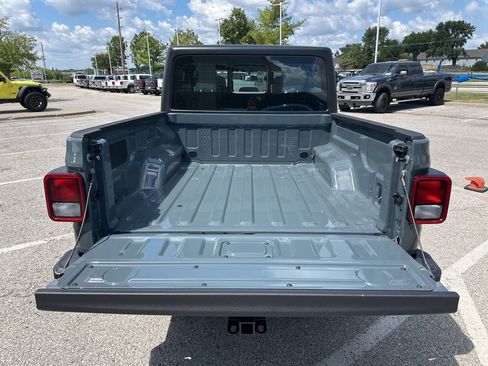 New 2025 Jeep Gladiator Sport image 4