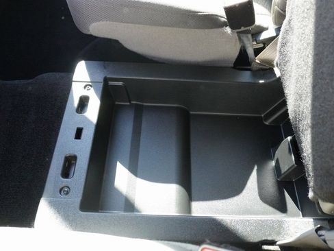 Used 2015 Ford F150 XLT image 22