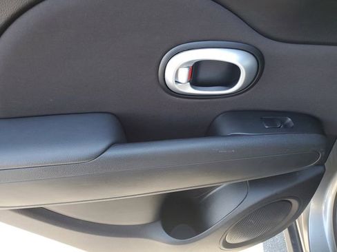 Used 2016 Kia Soul + image 15