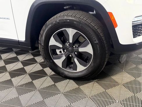 Used 2024 Jeep Grand Cherokee Limited 4xe AWD/4WD image 11