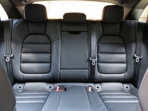 Certified 2026 Porsche Macan AWD/4WD image 29
