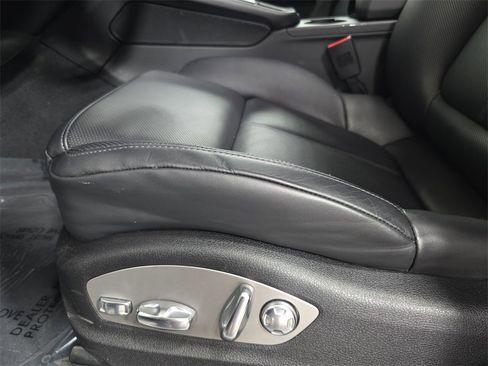 Certified 2025 Porsche Macan image 23