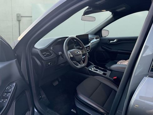 Used 2025 Ford Escape ST-Line w/ Equipment Group 301A image 9