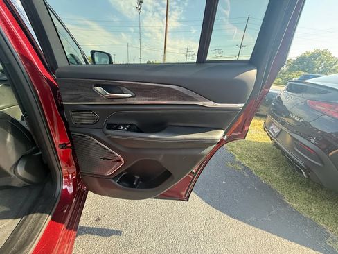 Used 2024 Jeep Grand Cherokee Overland AWD/4WD image 20