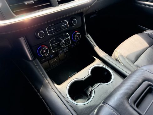 Used 2022 Chevrolet Suburban Premier RWD image 21