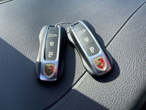 Used 2023 Porsche Cayenne Platinum Edition image 14