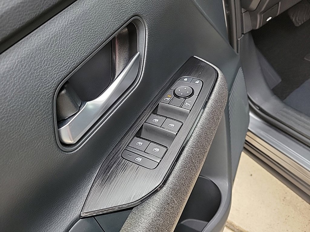 Certified 2025 Nissan Kicks SV AWD/4WD image 28