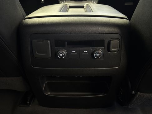 Used 2020 Chevrolet Suburban LT AWD/4WD image 27