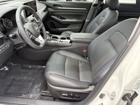 Used 2023 Nissan Altima 2.5 SV w/ SV Premium Package FWD image 17