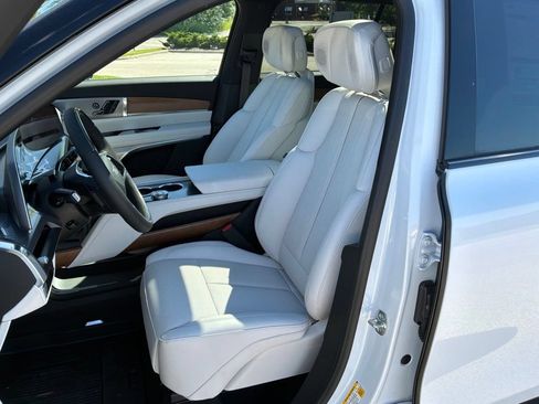 New 2026 Cadillac Vistiq Sport w/ LPO, Floor Liner Package AWD/4WD image 20