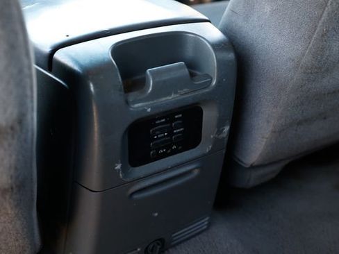 Used 2002 Ford Expedition XLT image 41