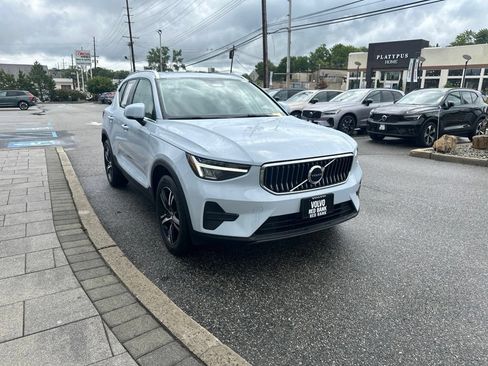 Used 2025 Volvo XC40 B5 Core AWD/4WD image 9