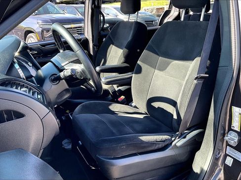 Used 2017 Dodge Grand Caravan SE FWD image 22