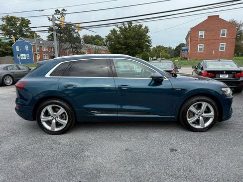 Used 2019 Audi e-tron Premium Plus image 7